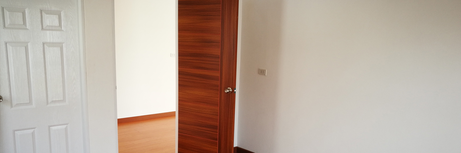 Make your Wood Door Last for Years with a Carpenter