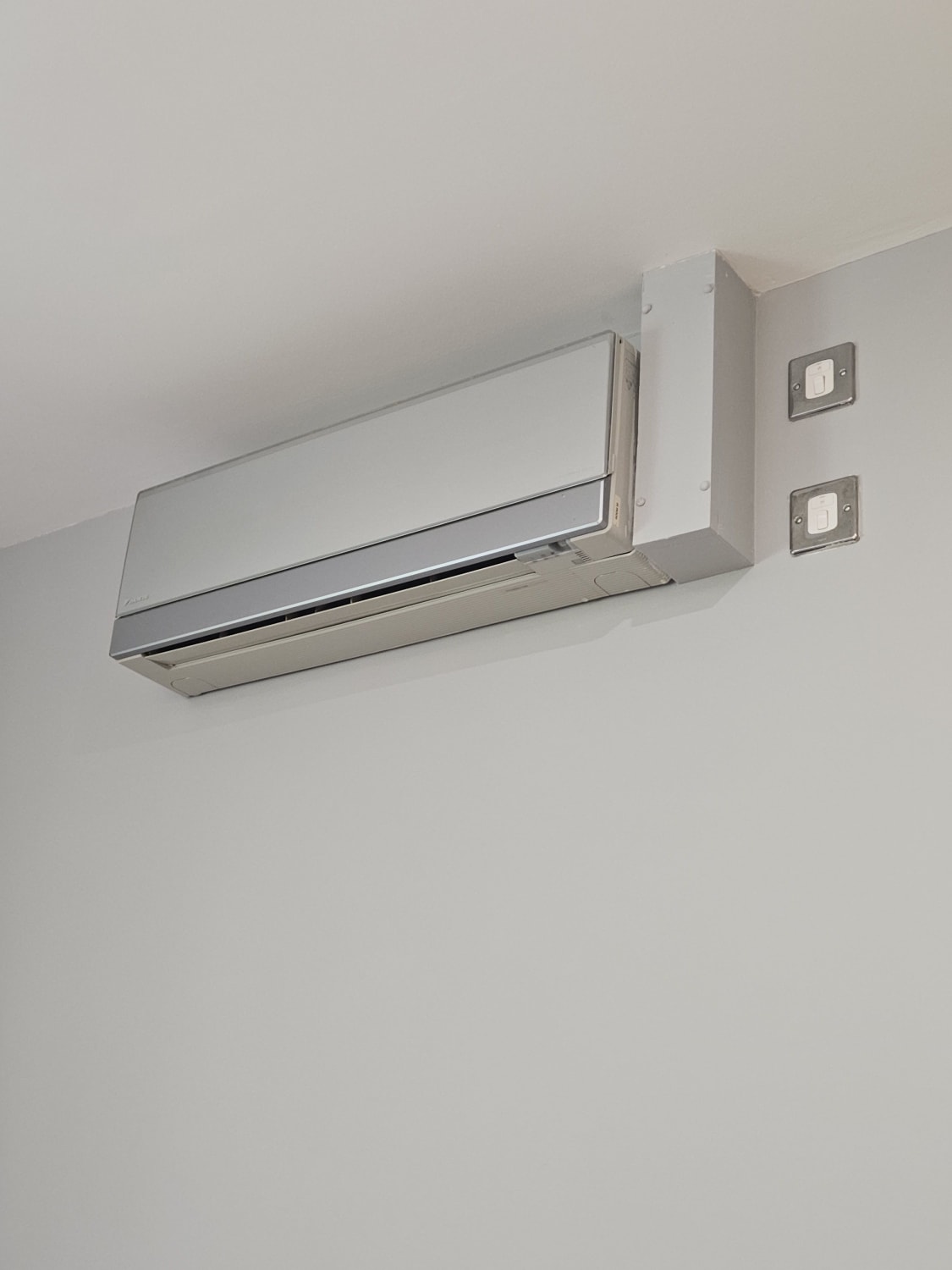 Repair for wall mounted air conditioning unit dripping water in Bristol BS2