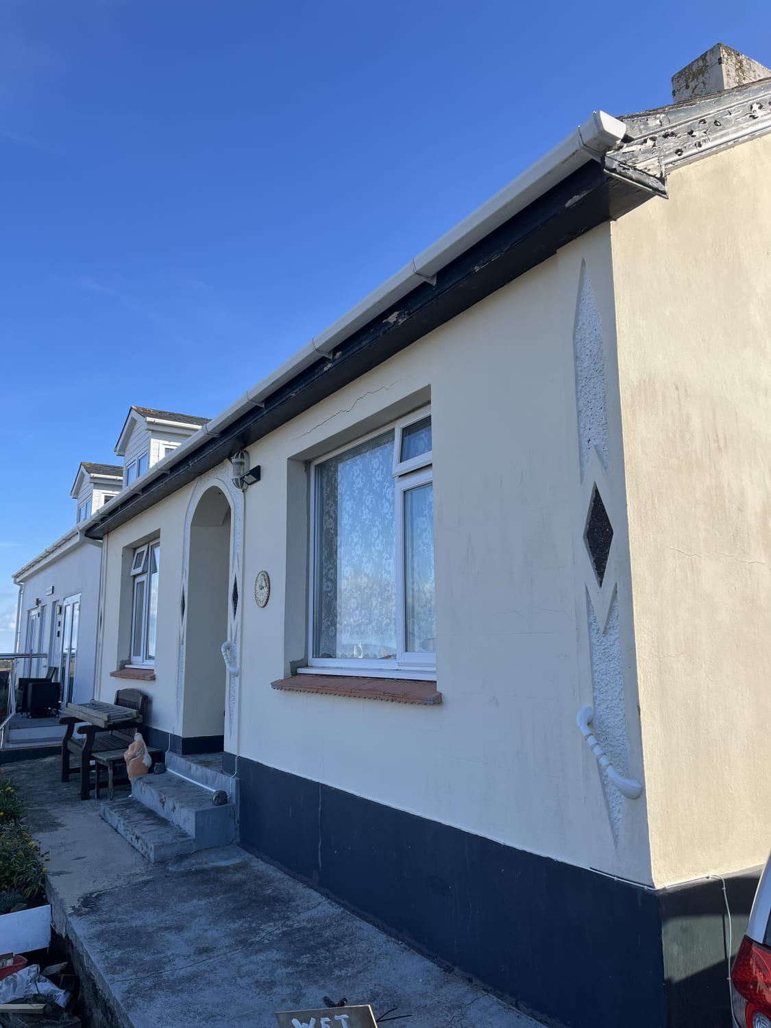 Replacing soffits and fascias for a bungalow in Castel